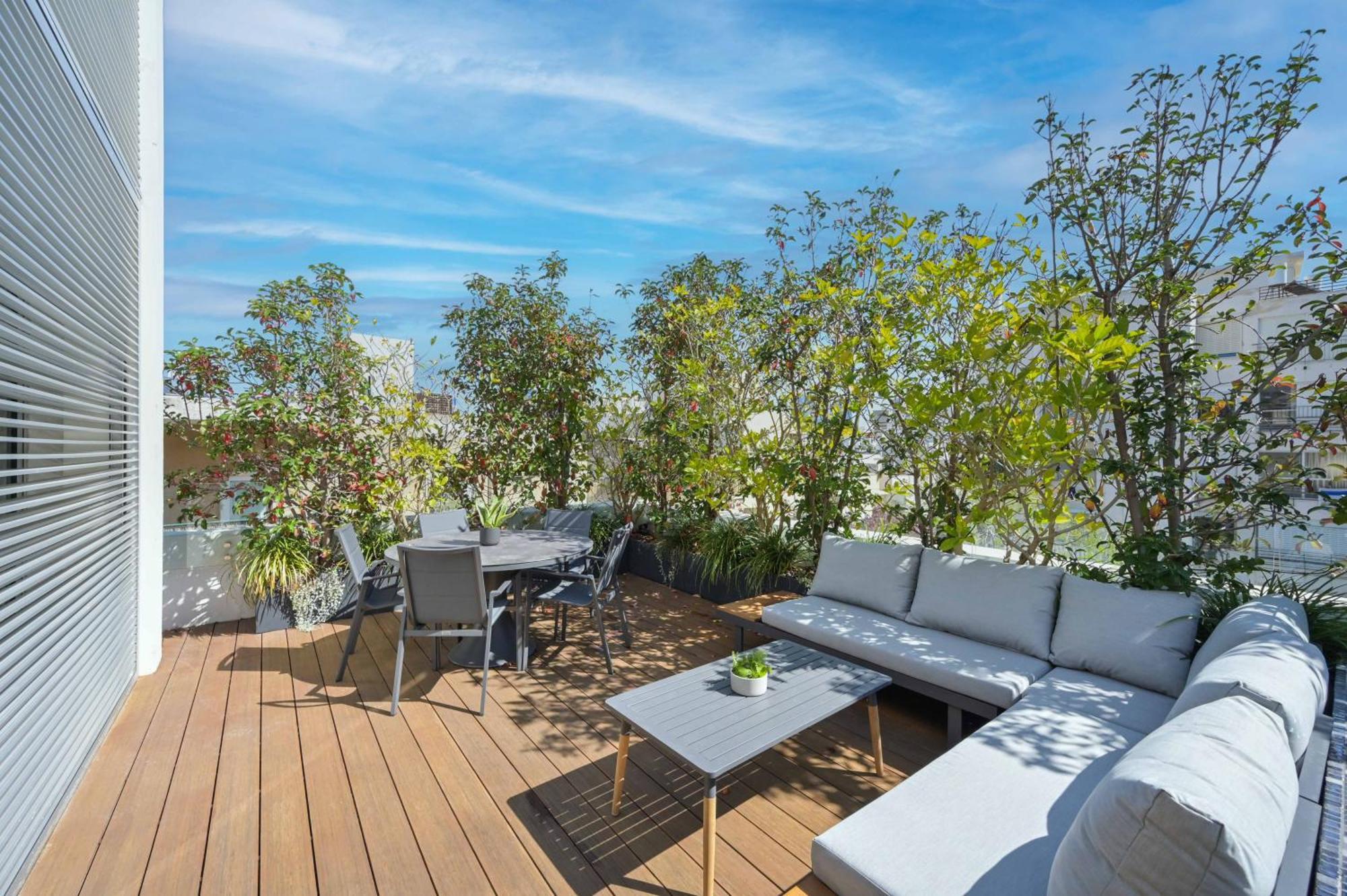 Luxury Modern 3br Penthouse W Pool By Holyguest